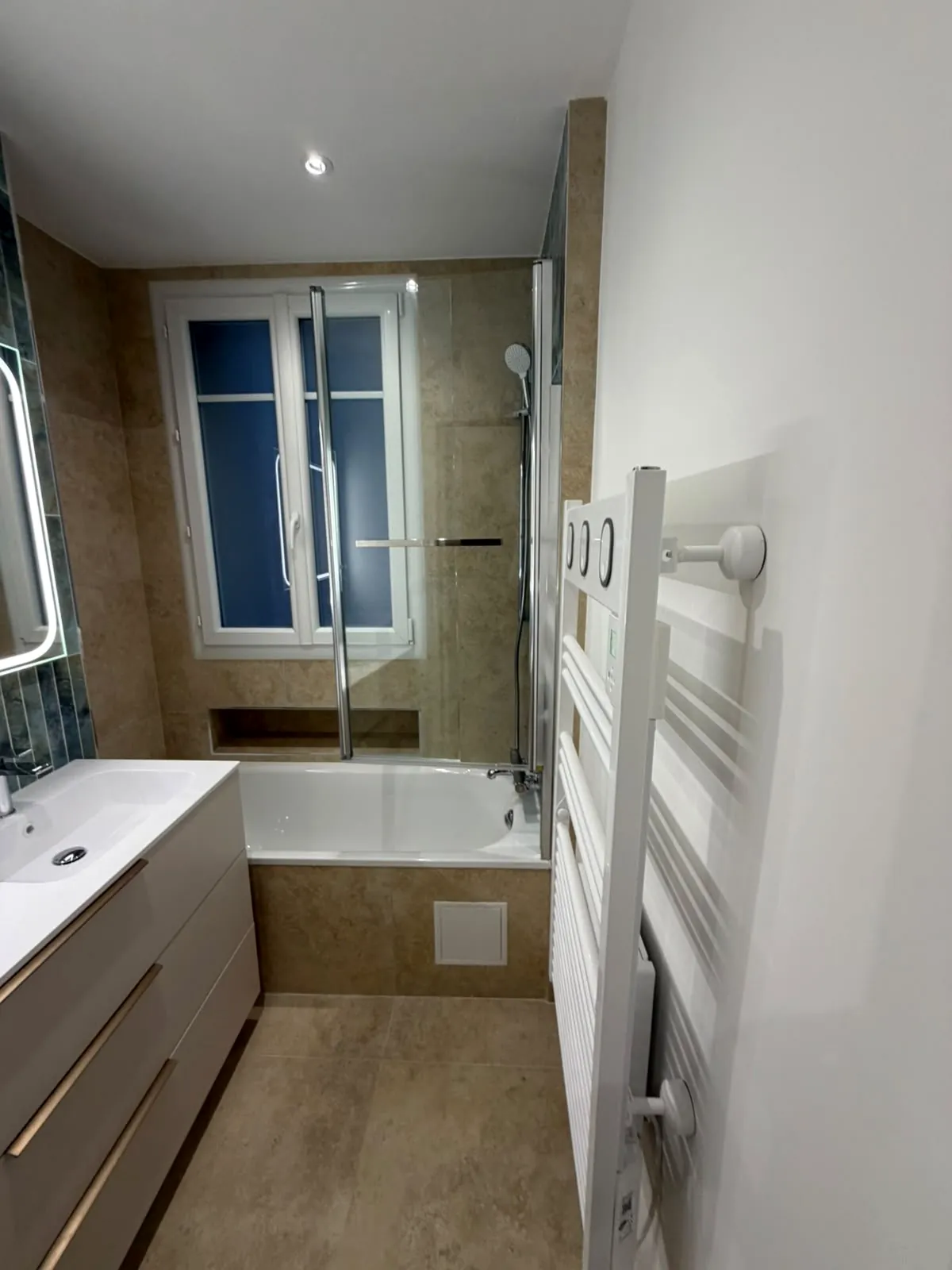 Baignoire avec pare-bain